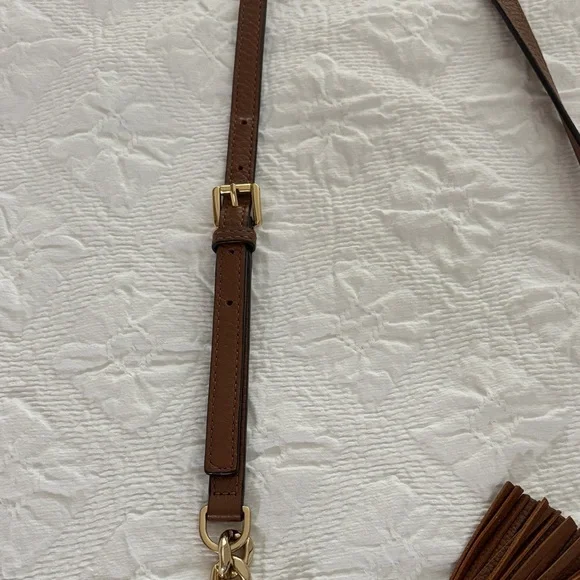 Michael Kors Carmel/ Tan Leather Shoulder Bag with Gold Chain - Picture 3 of 10